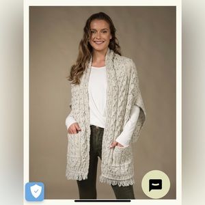 Aran Crafts Shawl w/pockets